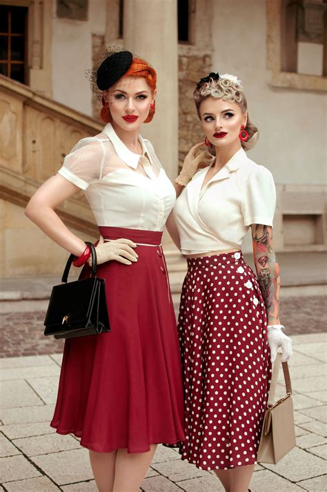 Women’s Vintage Clothing .